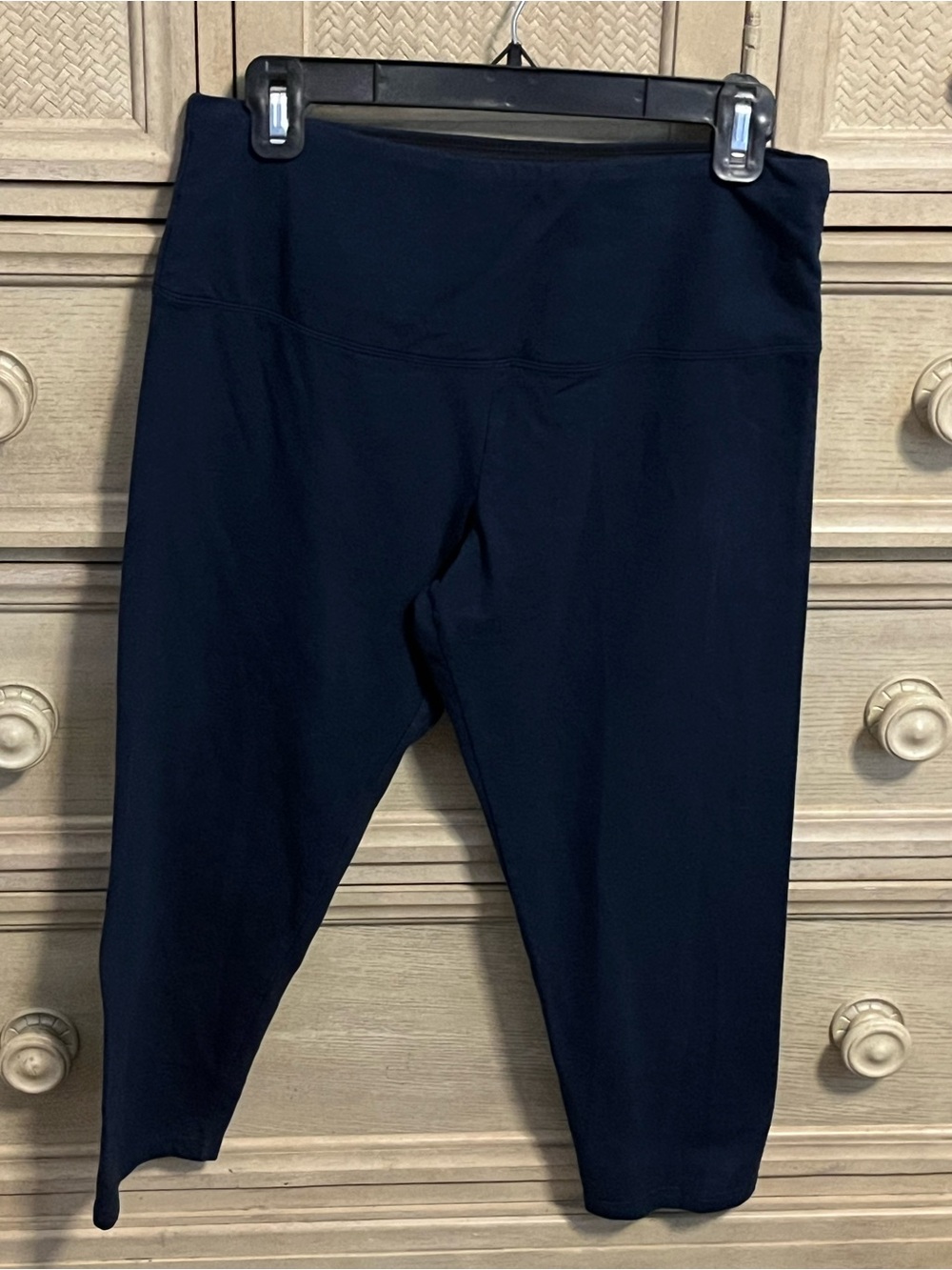 Suave' Navy Capri Leggings with Wide Waistband